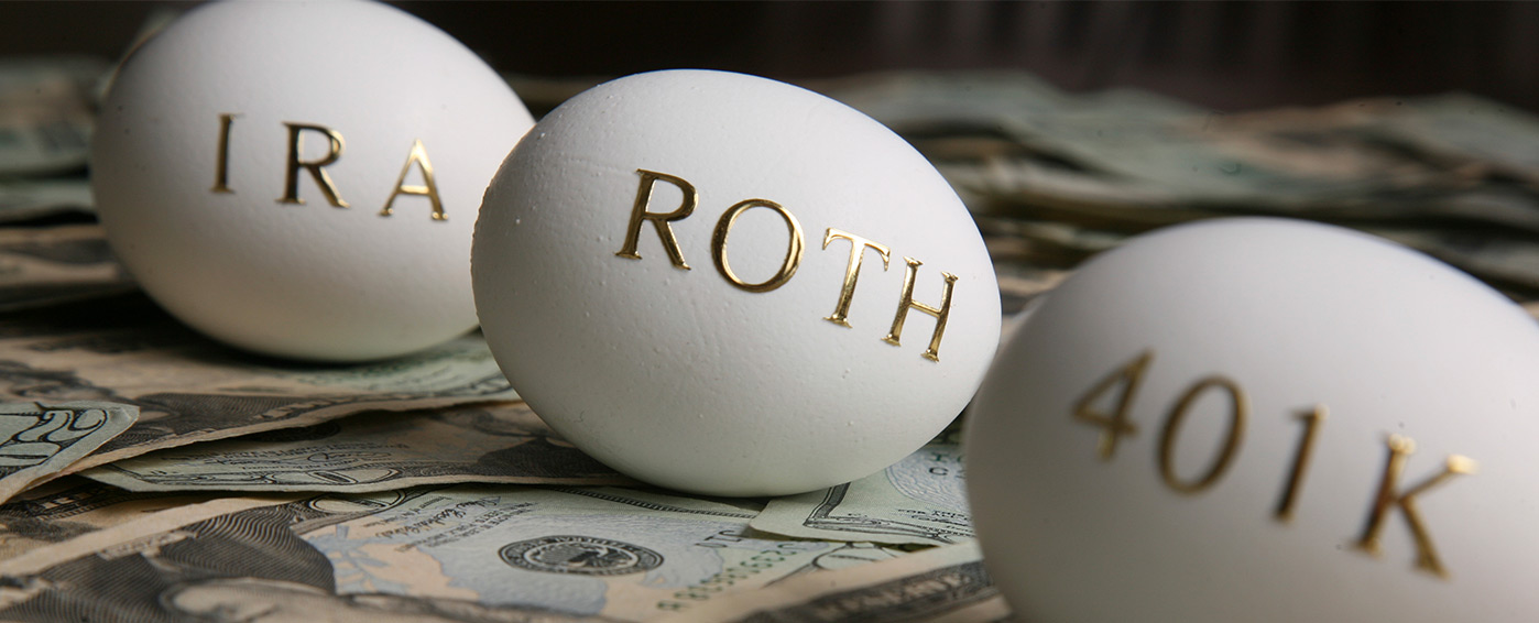 Which are the differences between a Traditional and a Roth IRA?